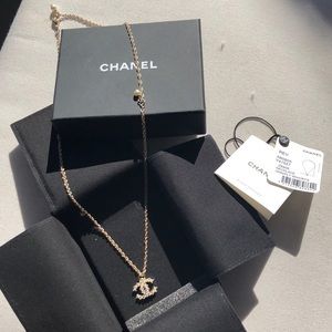 Chanel 2020 Small CC Pearl Necklace